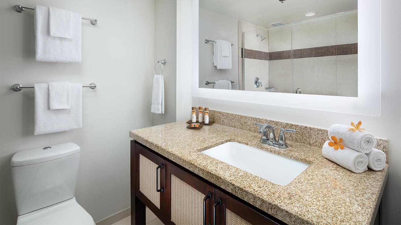 Bathroom (1- or 2-Bedroom Villa)